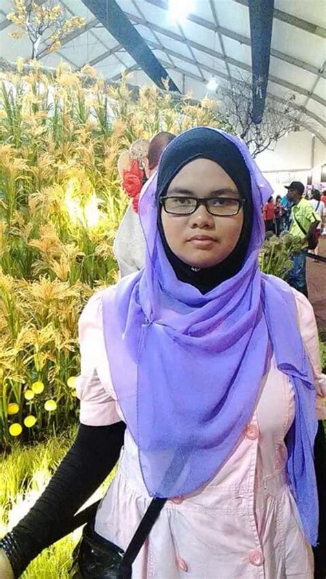 Pin By Falkner Windtree On Hijab Girls With Glasses Putrajaya Girls With Glasses Fashion