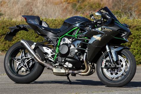 Updated in 2017 with revised mapping and an öhlins rear shock, kawasaki aims to breathe new life into the 2019 ninja h2 with more power, beefier brakes, grippier tyres, an uprated colour. Ninja H2 by 親方(静岡県) | カスタムピープル撮影会 | カスタムピープル