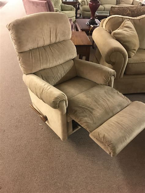 LAZYBOY SWIVEL ROCKER RECLINER | Delmarva Furniture Consignment