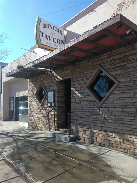 This lil place has the best burgers : Colorado