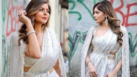 Don T Miss Out Hot Looks Of Kanika Kapoor In Cape Sleeves Saree By Manish Malhotra Iwmbuzz