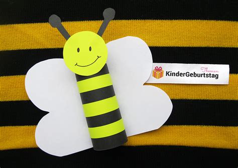 Voller diebischer freude verwüstet er den thronraum. Insekten basteln im Kindergarten: Bastelideen für die ...