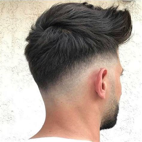 Se caracteriza por un estilo corto en la parte superior de atrás y crece hacia adelante. Pin em Moda