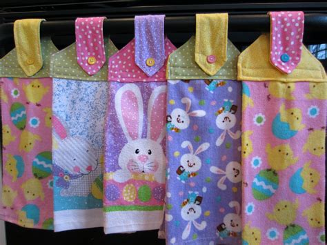Designed to button around an oven handle or towel i've got a quick and fun little free pattern for you today. Simply DIY 2: Spring Hanging Towels