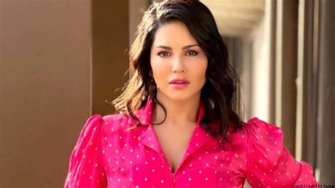 Sunny Leone Goes To Kerala High Court Over Police Complaint In Contract