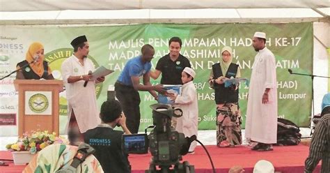 0%0% found this document useful, mark this document as useful. Persiapan Majlis Penyampaian Hadiah Madrasah Hashimiah ...