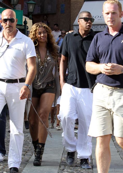 → beyonce sweet nipples and see through top candids