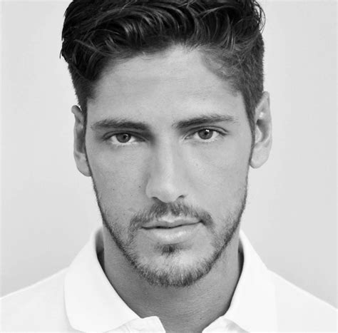 Ângelo rodrigues news, gossip, photos of ângelo rodrigues, biography, ângelo rodrigues ângelo rodrigues is a 33 year old portuguese actor. Ângelo Rodrigues em cena com duas peças de teatro