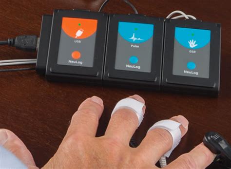 Cabe mencionar que el polígrafo no es 100% confiable, ya que hay muchas variables que pueden generar errores en las lecturas. Un detector de mentiras doméstico | Microsiervos (Gadgets)