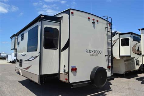 2 forest river switch center (std.) 3 day night shades (std.) rockwood windjammer, signature ultra lite travel trailers & fifth wheels standards & options models 14 w ttfw interior features hickory interior s s s cherry (w/ solid cherry hand. 2018 New Forest River Rockwood Signature Ultra Lite 8298WS ...