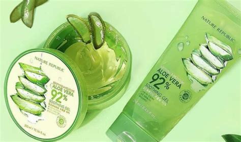 Kandungan aloe vera pada shampoo ini dapat merangsang pertumbuhan rambutmu menjadi lebih tebal. Cara Menggunakan Aloe Vera Gel untuk Rambut