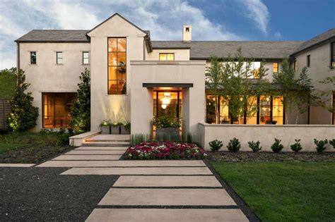 Discover hundreds of eclectic home decor photos of many rooms here. Transitional style home in Texas boasts outstanding ...
