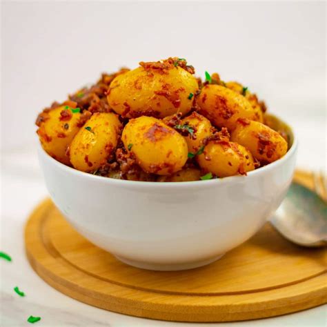Easy Bombay Aloo Recipe Indian Spiced Potatoes Flavours Treat