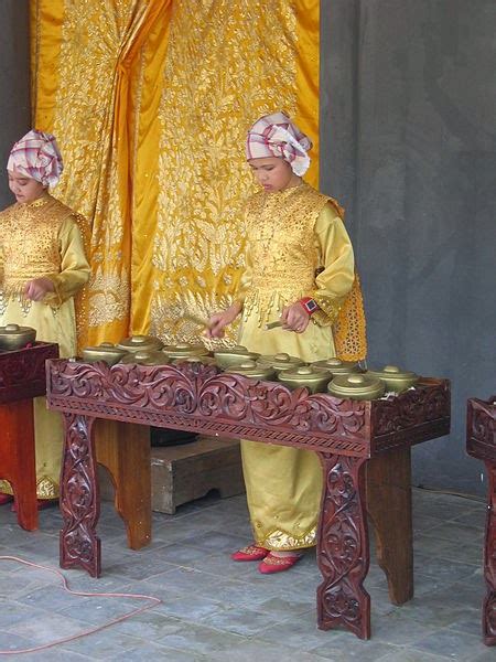 Cara memainkannya sendiri dibagi menjadi beberapa macam. 50 Nama Alat Musik Tradisional Indonesia Beserta Daerah Asalnya - IlmuSeni.com