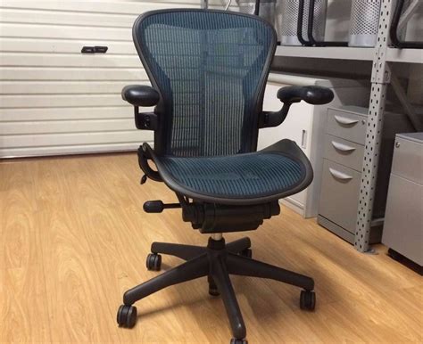 The herman miller aeron™ boasts an inspired and imaginative design. Herman Miller Aeron Office Chair - Dark Green | in Hoxton ...