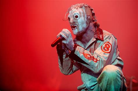 Watch the full video below and read about taylor's history. Slipknot Singer Corey Taylor Slaps Phone Out of Texting ...