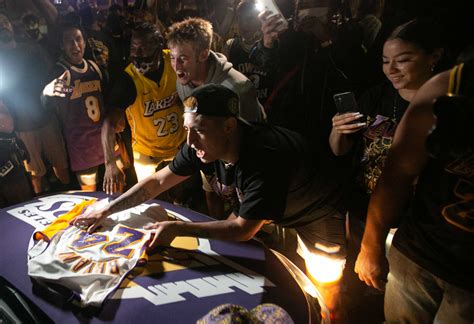 Photos Lakers Fans Celebrate Outside Staples Center Nbc Los Angeles
