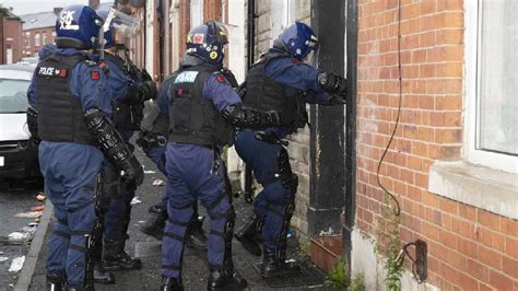 Oldham News Main News Dawn Raids See Officers In Oldham Execute Six