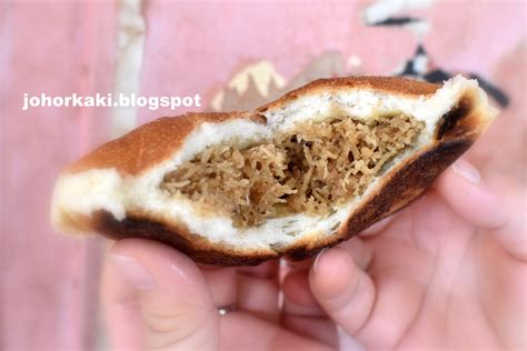All in all, it's a pretty good alternative to hiap joo banana cake while the borders still remain closed and you get to have it fresh out of the oven in the comfort of your own home. JB Banana Cake - the Grand Old Lady of Johor Bakeries ...