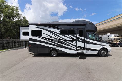 Used class c tiffin motorhomes. 2018 Tiffin Motorhomes Wayfarer 24QW Class C Motorhome ...