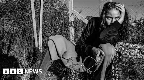 Migrant Chic Hungary Photographer Removes Images Bbc News