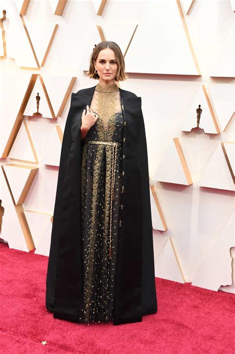 See All The 2020 Oscars Red Carpet Looks Academy Awards Fashion