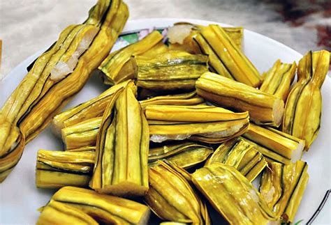 Give one a try before trekking into areas where you'll be vastly outnumbered by carnivorous plants—they grow in wild abundance all over the surrounding forests. RedParrot: LEMANG PERIUK KERA, KETUPAT PULUT DAN KELUPIS ...
