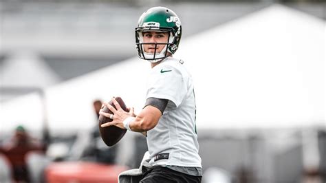 Jets Sign Qb Mike White To Practice Squad Release Rb Kalen Ballage