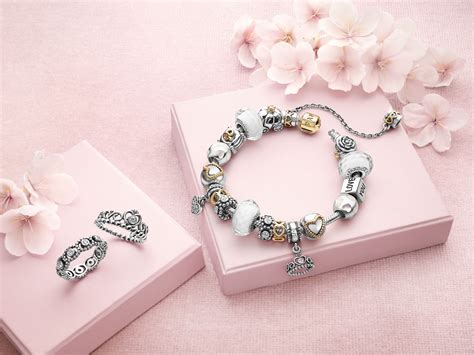 Free worldwide delivery on orders over £100. Valentine`s Day: Gifts For Her