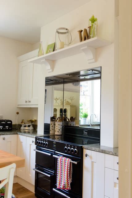 Premium kiln dried oak finished by hand to a very high standard. Traditional styel shelf and corbels sit above range cooker ...