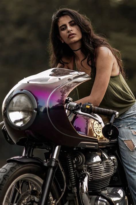 Royal enfield continental gt is the lightest, fastest, most powerful motorcyle with 650 cc engine, get test ride and feel experience. Modified Purple Continental GT 650 'Reck II' | Bike with ...