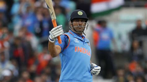 As mahendra singh dhoni stepped down as india's limited overs skipper on wednesday (january 4. Dhoni Review System: MS Dhoni reviews 'like a Boss' after ...