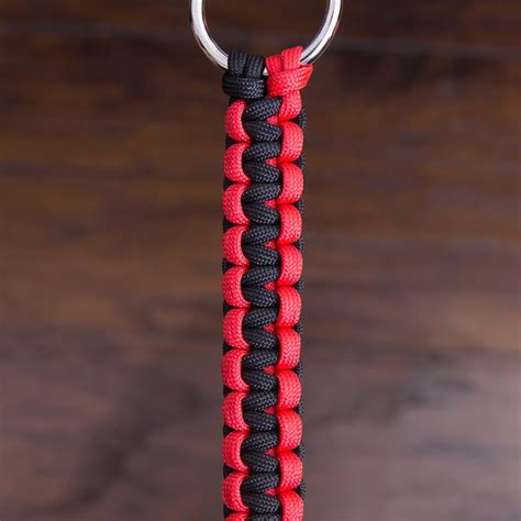 Dieser leitfaden zeigt ihnen, wie sie ihren tintenstift in einen stift für den prepper und survivalist verwandeln. Solomon, Weberknoten, Survival, Armband, Halsband, Hund ...