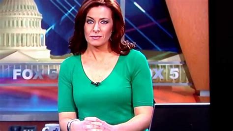 Sarah Simmons Fox 5 Dc News Loses Earring During Broadcast Youtube