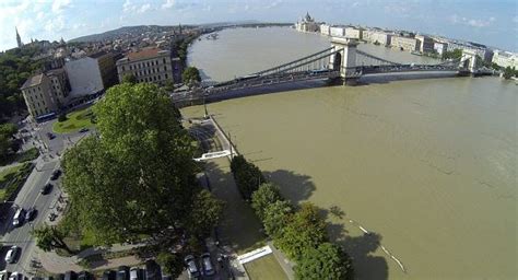 Budapest Braces For Swollen Danube BreakingNews Ie
