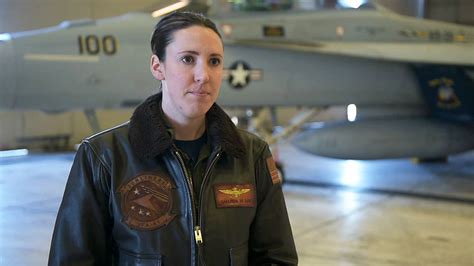 U S Blue Angels Names First Female Pilot In Squad S History Breezyscroll