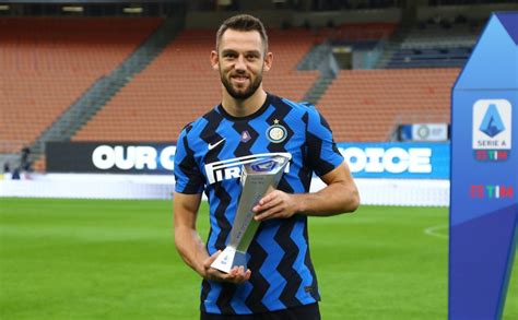 Volledige speelschema, definitieve selectie, kwalificatie uitslagen en veel meer op ekvoetbal.nl. Photo - Inter's Stefan De Vrij Is Serie A's Second Highest ...