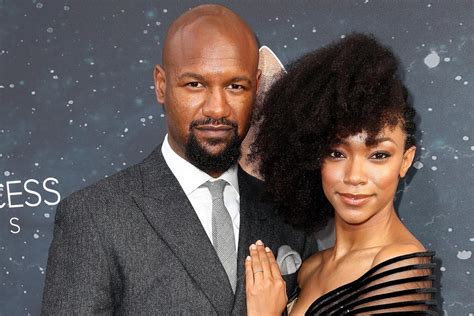 Sonequa Martin Green Expecting Daughter Adding Another Passenger To