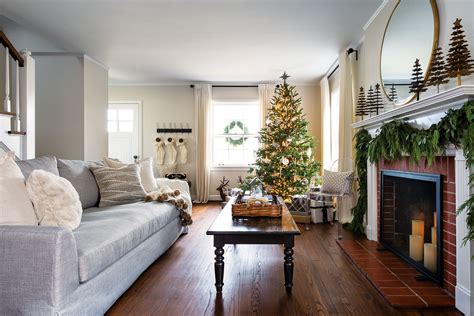 These photos show a pretty good sample of the cape cod style. Christmas in a Charming Cape Cod - Cottage style ...