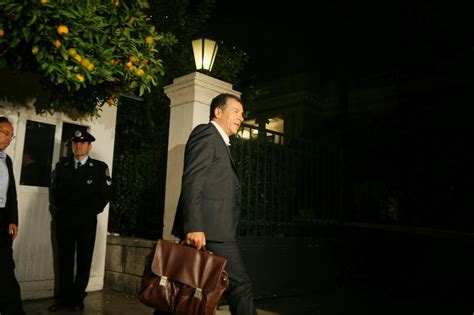 «δε θα χαριστούμε σε όσους βλέπουν ψήφους πίσω από την ασέβεια στους νεκρούς». PATRINAKI: ΣΤΑΥΡΟΣ ΘΕΟΔΩΡΑΚΗΣ : ΠΟΣΗ ΜΠΟΧΑ ΧΩΡΑΕΙ....Σ'ΕΝΑ ...