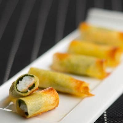 Taillez vos feuilles de brick en carrés de 4/5cm de côté. Langoustines au basilic en feuilles de brick | Recette ...
