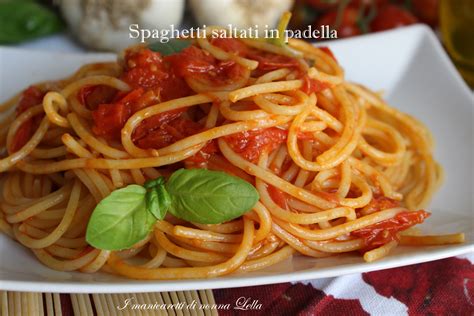 Punto i funghi sembrano voluminosi in un primo momento, ma il volume diminuisce mentre salti in padella. Spaghetti saltati in padella, ricetta estiva con pomodori ...