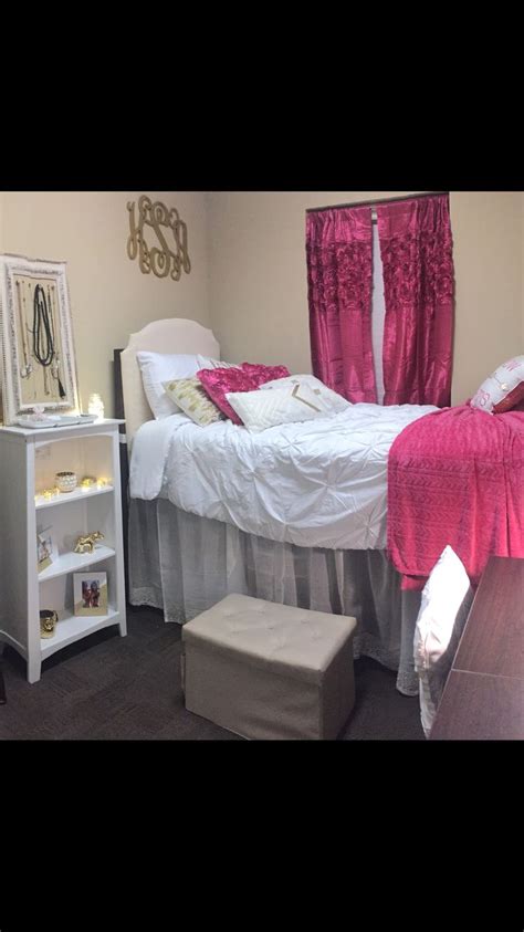 Pink White And Gold Dorm Room Presidential Village 1 University Of Alabama Dorm Room Decor