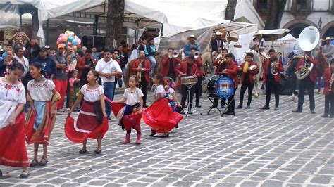 Costumbres Y Tradiciones De Michoacán Las Guarecitas Bailando Su