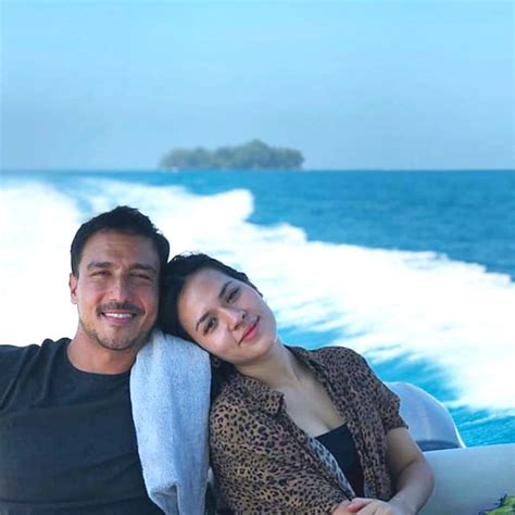 Wanita kelahiran 1990 itu menyebut bahwa skill diving yang dimiliki hamish daud kini menular kepadanya. Raisa dan Hamish Daud