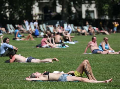 Uk Weather Forecast Health Warnings Issued As Heatwave Threatens