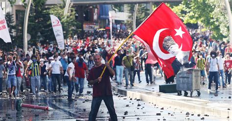 Turkish Police Detain Nearly 1 000 In Protests