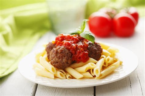 Serve your clambake foods with a variety of tasty sides and condiments. What to serve for Oscar night? Vegetable meatballs with ...