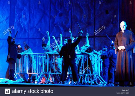 The musical debuted on 16 september 1998 in paris. Notre Dame De Paris Musical Stock Photos & Notre Dame De ...