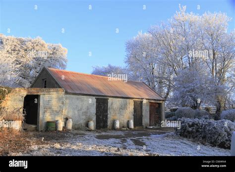 Old Rural Farm Ireland Hi Res Stock Photography And Images Alamy